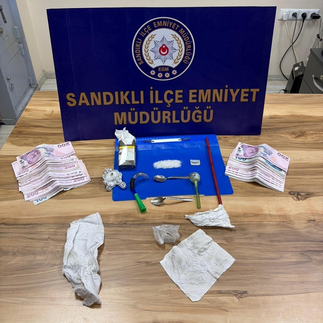 Afyonkarahisar'da uyuşturucu operasyonunda 3 şüpheli yakalandı