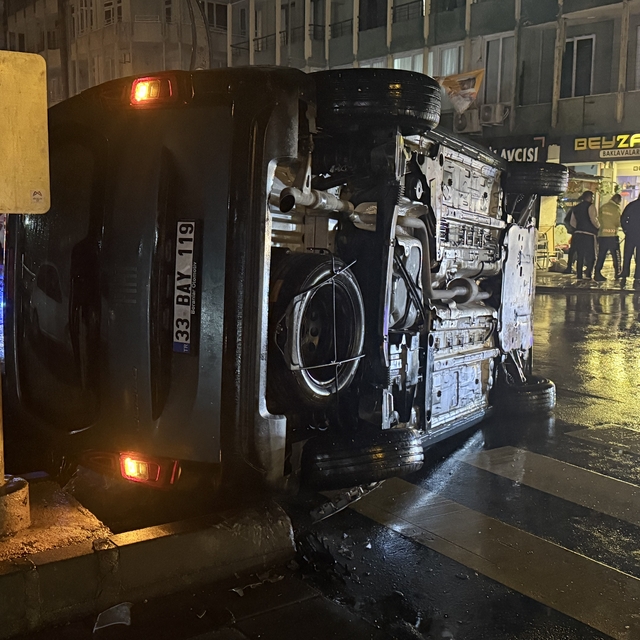 Mersin'de trafik kazası : 2 yaralı