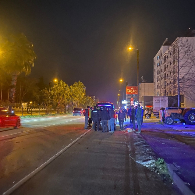 Emekli polis memuru kazada hayatını kaybetti: O anlar kamerada
Yaya geçidin...