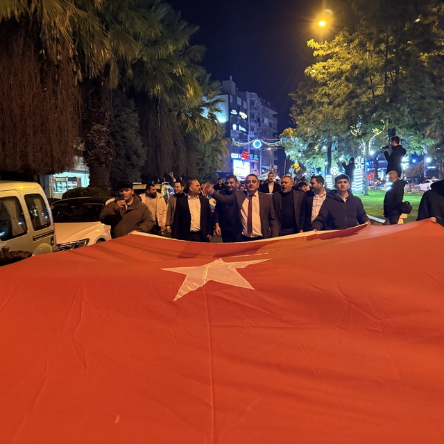 Aydın Ülkü Ocakları Türk bayrağıyla yürüyüş yaptı