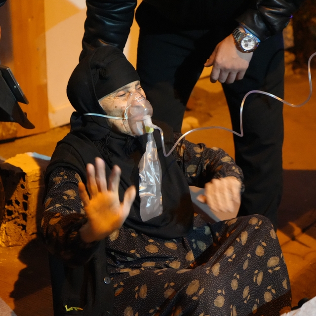 Samsun'da bina yangınında can pazarı: 8 kişi dumandan etkilendi