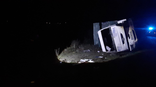 Mudurnu'da kamyon şarampole devrildi: 1 yaralı