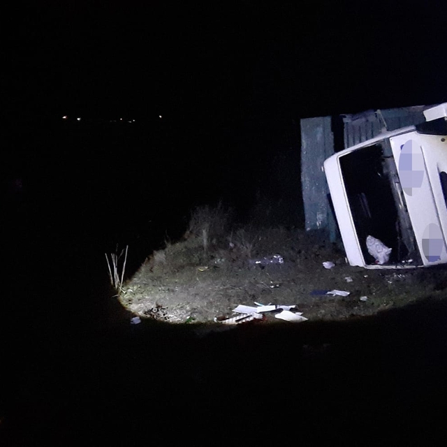 Mudurnu'da kamyon şarampole devrildi: 1 yaralı