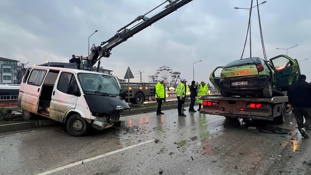 Hurdaya dönen otomobil öğretmene mezar oldu