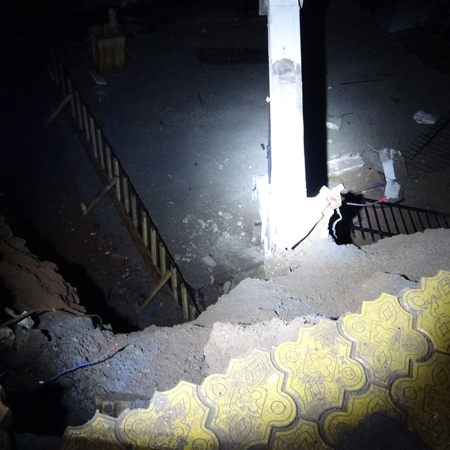 Malatya'da 6 katlı binanın istinat duvarı çöktü