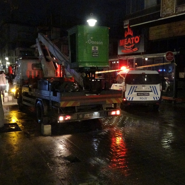 Malatya'da istinat duvarı çöken bina tahliye edildi