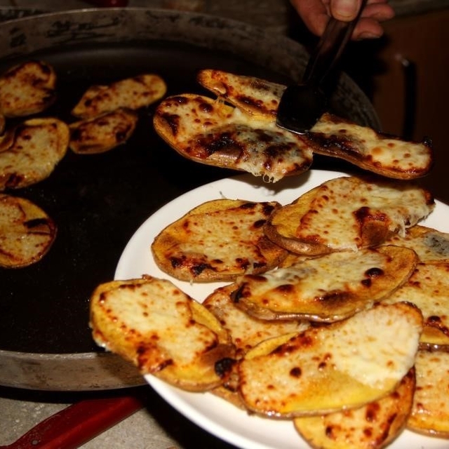 Erzincan'da soğuk kış gecelerinin sıcak lezzeti kaşarlı patates