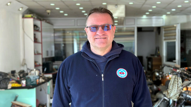 Oto yıkama işi yaptığı sanayide, hobisini geliştirip elektrikli araç ustası oldu