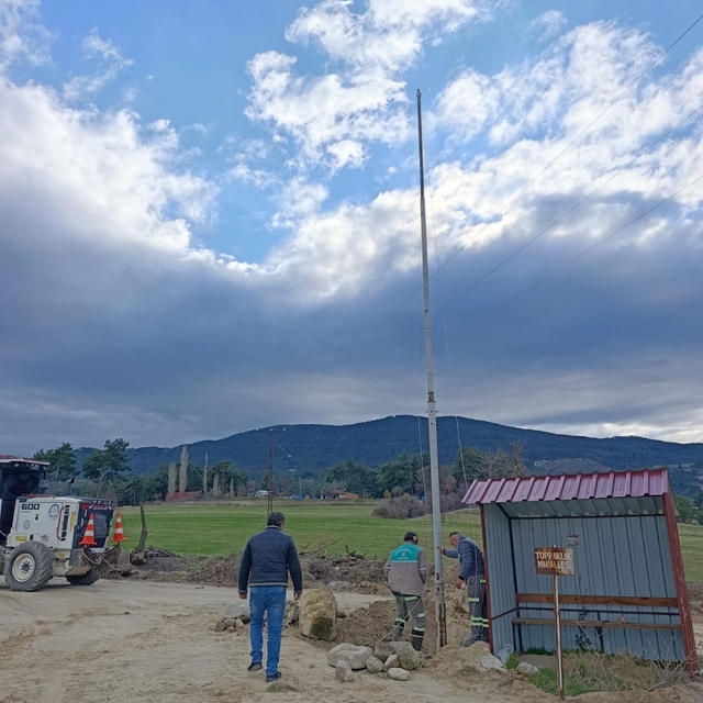 Bayrak direğinin ipini çaldılar