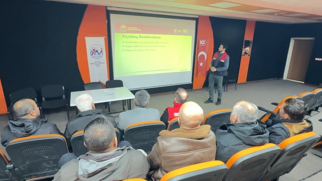 Yüksekova'da hayvan nakliyecileri ve celeplere 'refah' eğitimi