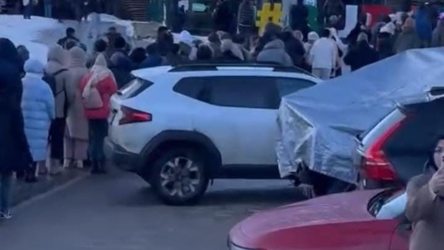 Uludağ'da teleferik kuyruğu metrelerce uzadı