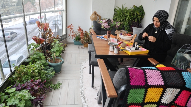 Ev hanımının azmi: 20 belge aldı ve 300 öğrenciye usta oldu