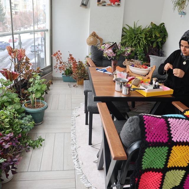 Ev hanımının azmi: 20 belge aldı ve 300 öğrenciye usta oldu