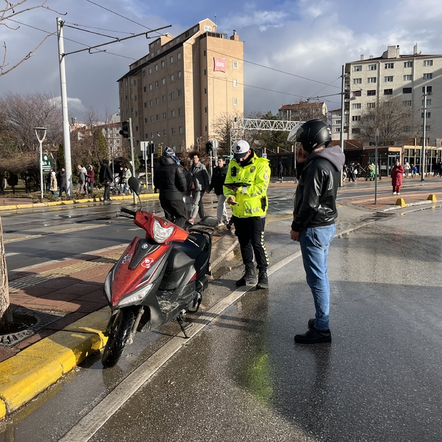 Eskişehir'de 2025 yılında 46 bin 929 motosiklet denetlendi
Kural ihlali yap...