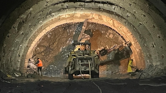 Erzurum'da tünel çalışmaları devam ediyor
Karayolları 12. Bölge Müdürlüğü 2025 yılı faaliyet raporu açıklandı