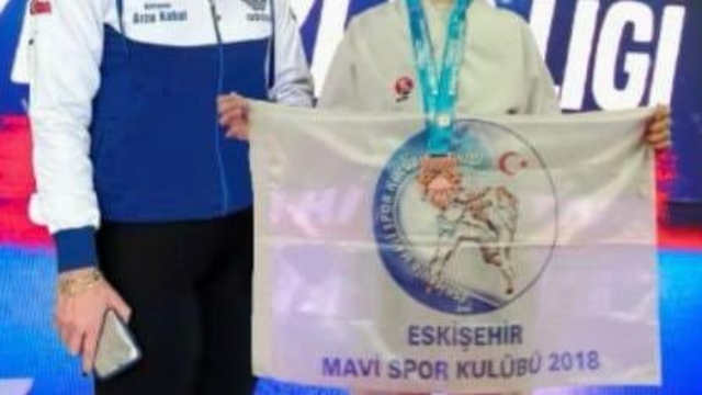 Eskişehir'den katıldığı karate şampiyonasında Türkiye 3'üncüsü oldu