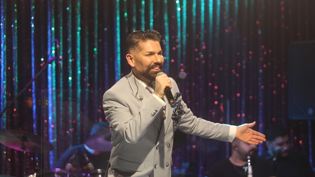 Mehmet Çevik'ten uyuşturucu açıklaması
"Ayık kafayla sahneye çıkmak en büyük sorumluluk"
Bursa gecelerinde Mehmet Çevik rüzgârı: sahnesi yine dolup taştı
Mehmet Çevik'ten anlamlı sözler, sahnede renkli anlar
Mehmet Çevik: "Sanat dünyasının büyük bir değerini kaybettik"