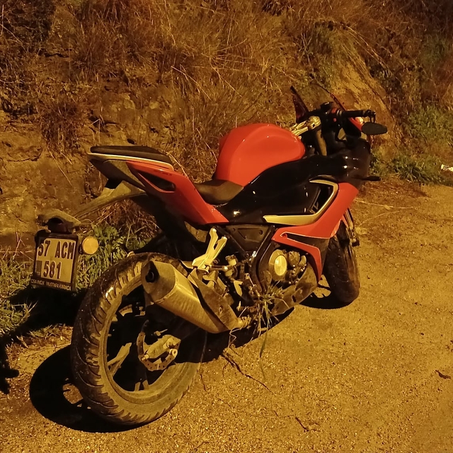 Sinop'ta devrilen motosikletin sürücüsü yaralandı
