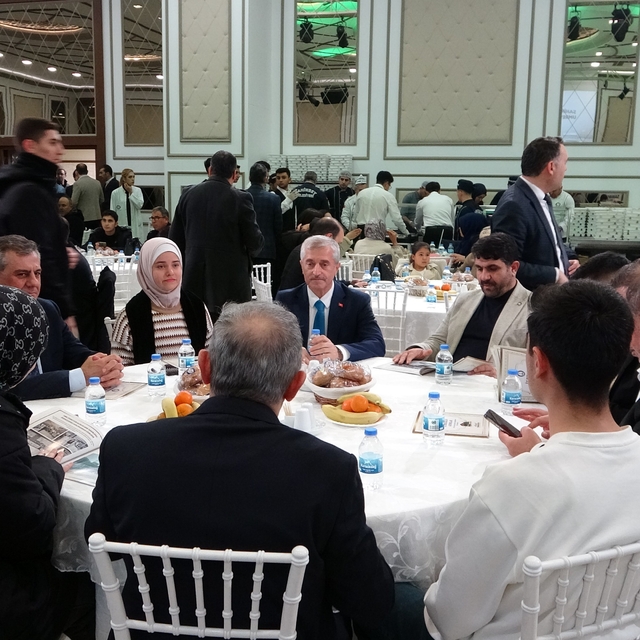 Kutsal topraklardan dönen 175 öğrenci için yemek programı düzenlendi