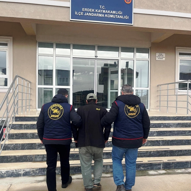 Kütahya JASAT ekipleri, 5 yıldır aranan cezaevi firarisini Balıkesir'de yak...