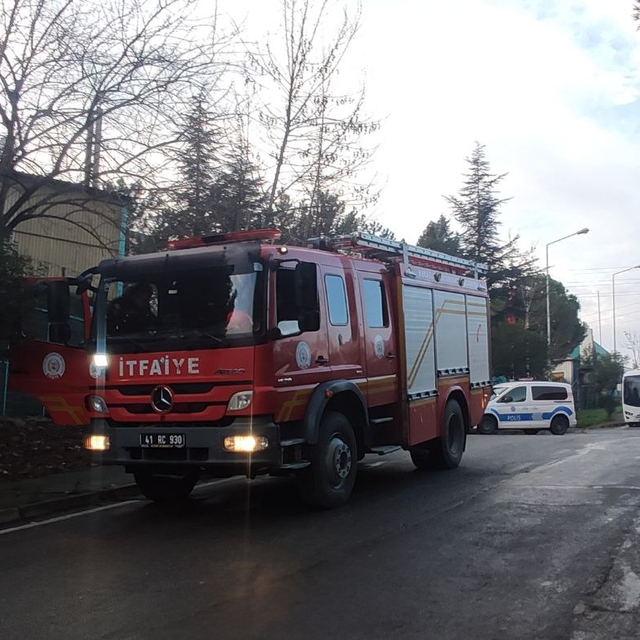 Dilovası OSB'deki bir fabrikada yaşanan parlamada 1 işçi yaralandı