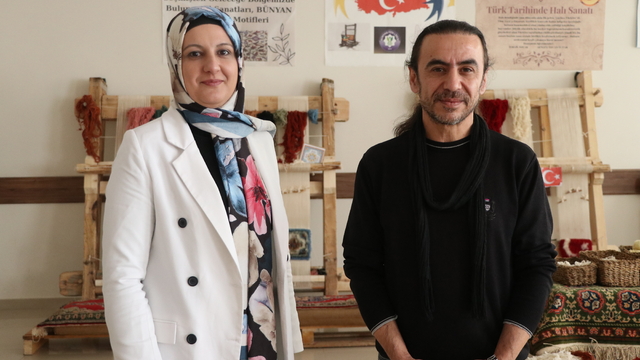 Kayseri'de 2 öğretmen, halı dokuma geleneğini yaşatmak için okulda atölye kurdu