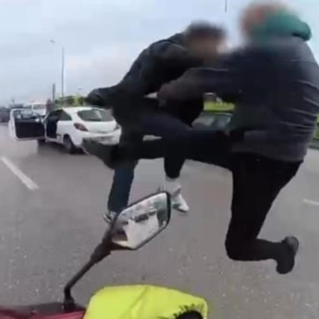 Uçan tekmelerin bedeli ağır oldu... Ehliyetlerine el konuldu, psikotekniğe...