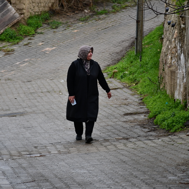 Bilecik'in İnhisar Belediye Başkanı Nihal Arslan, her sabah sokak sokak gez...