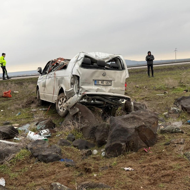 Şırnak'ta minibüs takla attı: 2 ölü, 6 yaralı