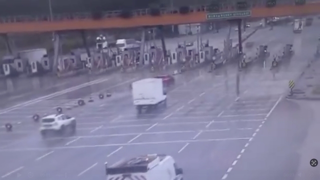 Bursa'da otoyolda pes dedirten görüntü: Ters şeritte kilometrelerce ilerledi