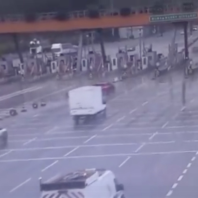 Bursa'da otoyolda pes dedirten görüntü: Ters şeritte kilometrelerce ilerled...