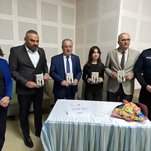 Mersinli lise öğrencisinin kaleme aldığı ilk kitabı tanıtıldı