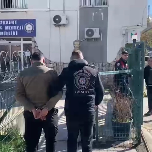 İzmir'de 22 yıl hapis cezasıyla aranan firari yakalandı