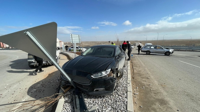 Karaman'da ters yöne giren otomobil kazaya yol açtı