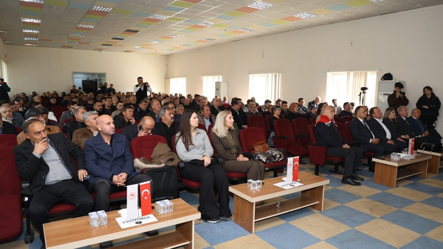 Mut'ta sofralık kayısı sektörüyle ilgili değerlendirme toplantısı yapıldı