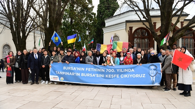 Bursa'nın 700 yıllık hafızası Tanpınar'ın izinde anlatıldı
Tanpınar'ın dizelerindeki Bursa, uluslararası öğrencilerle buluştu
Osmangazi Belediyesi'nden tanpınar'ın Bursa'sına anlamlı yolculuk