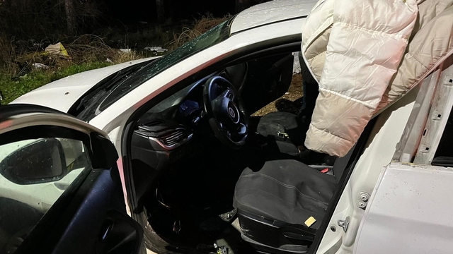 Gönen'de park halindeki araçta patlama: 2 yaralı