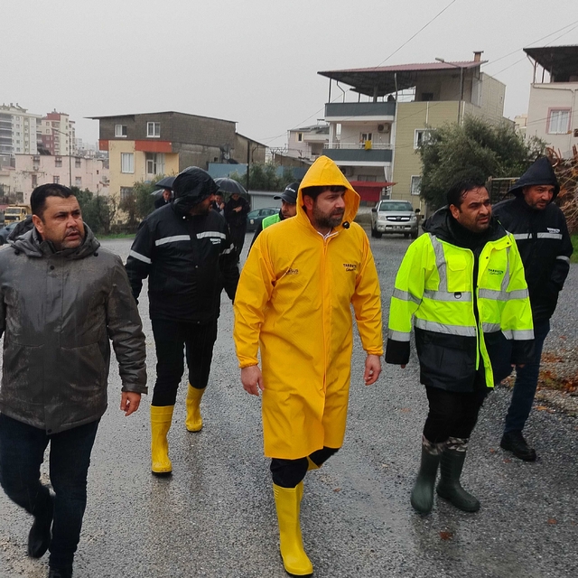 Tarsus'ta yoğun yağış sonrası tam saha müdahale