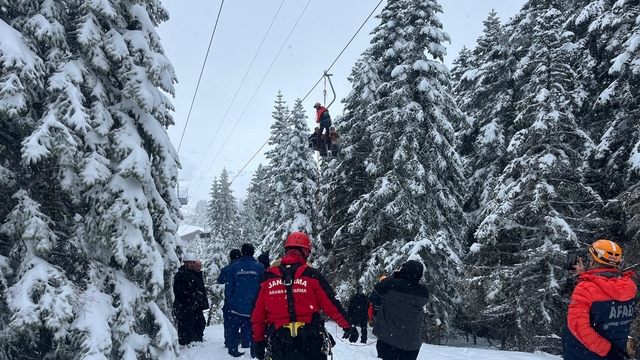 Uludağ'da telesiyej arızası: 52 tatilci kurtarıldı, 8 kişiyi kurtarma çalışması sürüyor