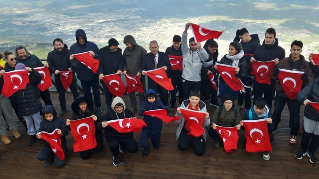 Spil'in zirvesinde Türk Bayrağı açtılar