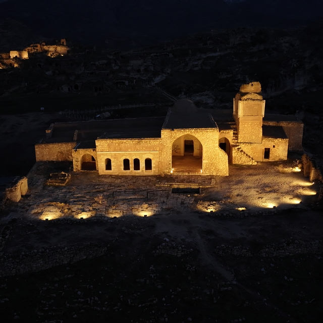 Tarihi Hasankeyf Kalesi ve Şaab Vadisi gece dronla görüntülendi