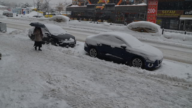 Muş'ta kardan dolayı 51 yerleşim yerine ulaşım sağlanamıyor