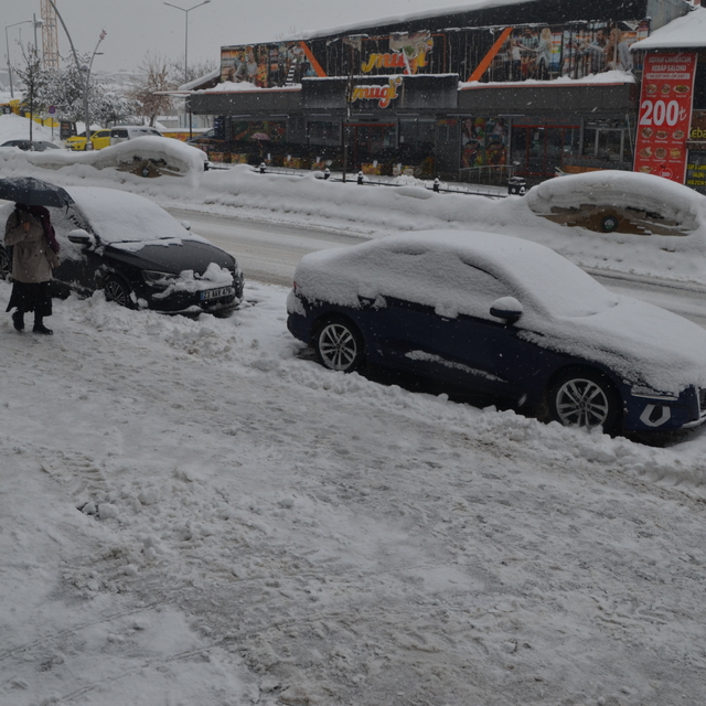 Muş'ta kardan dolayı 51 yerleşim yerine ulaşım sağlanamıyor