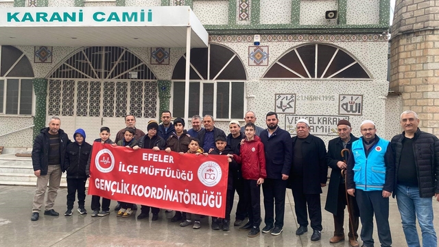 Efeler'de her yaştan vatandaş sabah namazında bir araya geldi