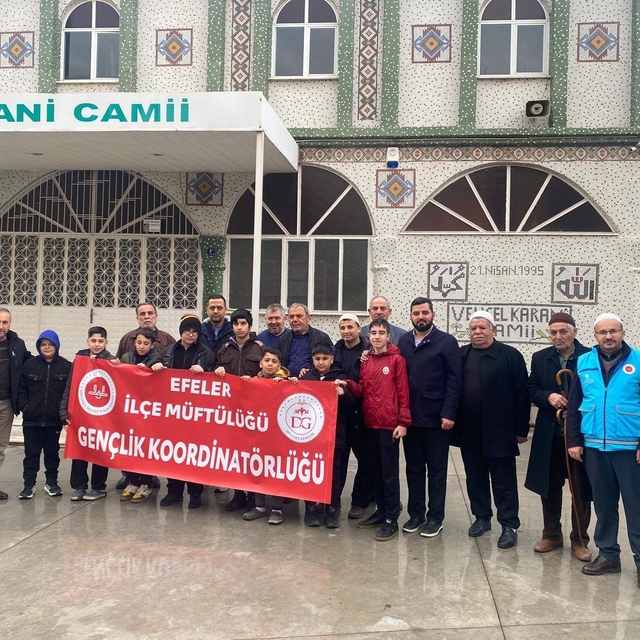 Efeler'de her yaştan vatandaş sabah namazında bir araya geldi