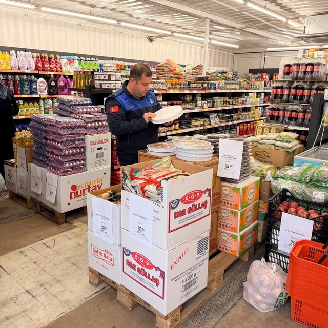 Nurdağı Belediyesi zabıta ekiplerinden fiyat ve hijyen denetimi