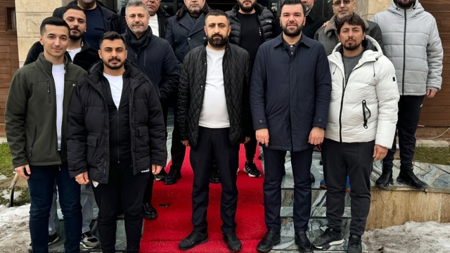 Elazığspor yönetimi, taraftar grup liderleriyle buluştu