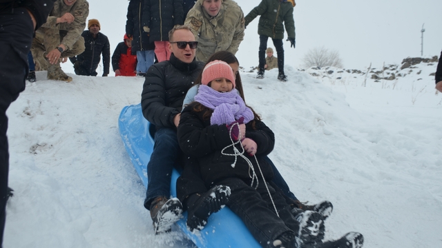 Bulanık Kaymakamlığı'ndan çocuklara unutulmaz kış şenliği