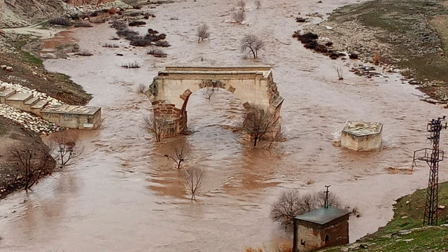 Araban'daki yağışlar, Karasu ve Sıtma pınar çayının su seviyesini yükseltti