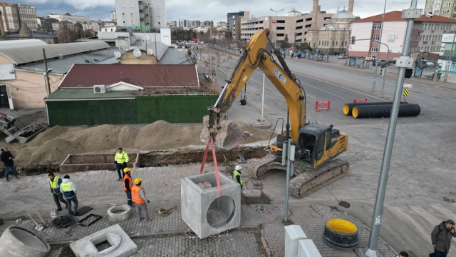 Kayseri'de "Kartal Kavşağı ve Bağlantı Yolları Projesi"nin altyapı çalışmaları sürüyor